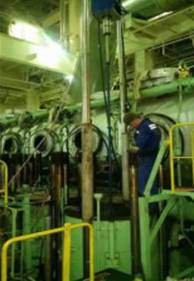 Engine liner horning on site